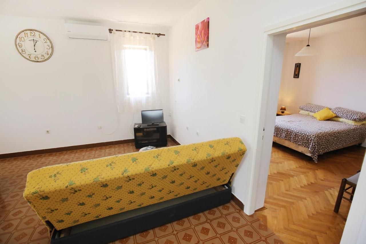 Large Gardens 2 Apartma