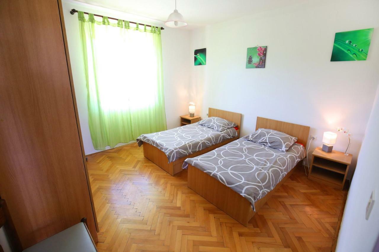 Apartman Large Gardens 2 *